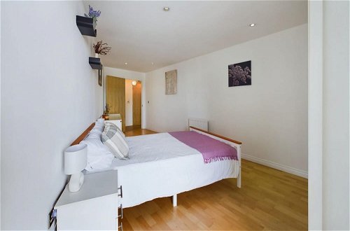 Photo 10 - The Battersea Sanctuary - Classy 1bdr Flat With Terrace