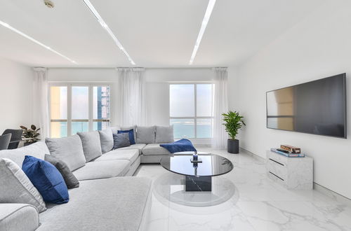 Foto 1 - Beachside Bliss - Luxurious 2BR in JBR