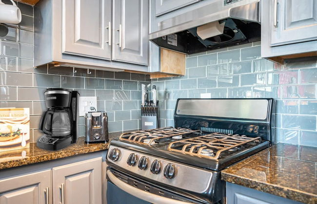 ATL Downtown Condo with Free Parking - Photo 10