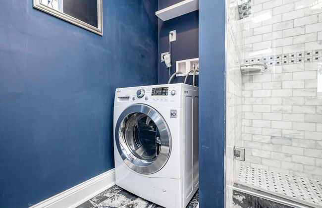 ATL Downtown Condo with Free Parking - Photo 20