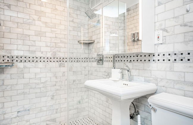 ATL Downtown Condo with Free Parking - Photo 21