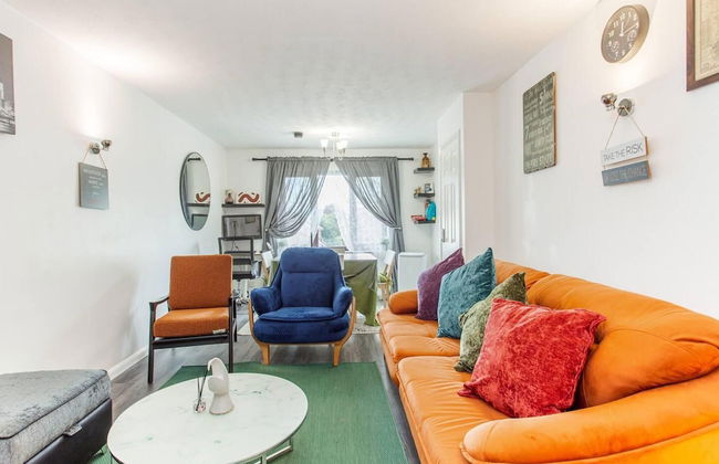 Immaculate 2-bed Apartment in Dagenham - Photo 18