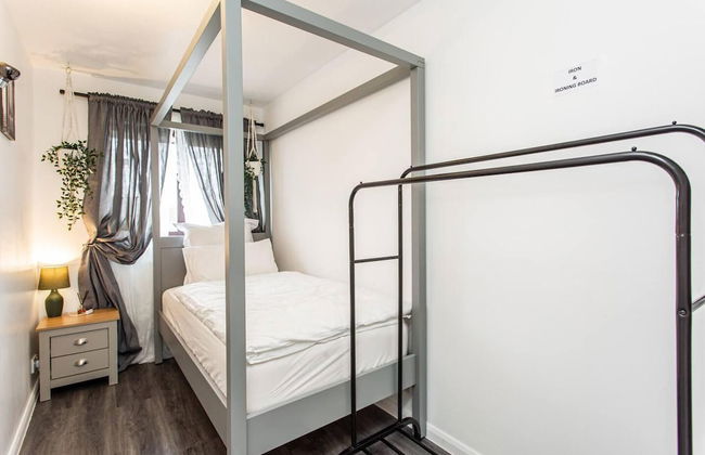Immaculate 2-bed Apartment in Dagenham - Photo 2