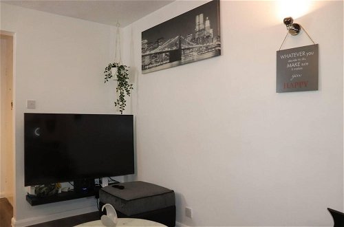 Photo 33 - Immaculate 2-bed Apartment in Dagenham