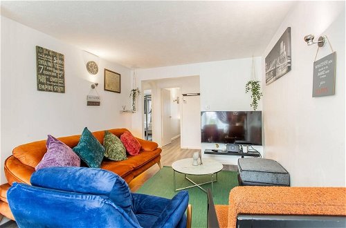 Photo 19 - Immaculate 2-bed Apartment in Dagenham
