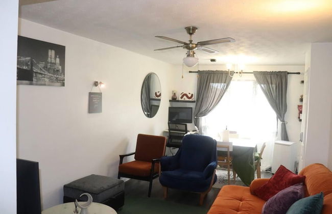 Immaculate 2-bed Apartment in Dagenham - Photo 20