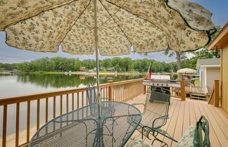 Photo 2 - Waterfront Lake Cabin: Close to Boating & Fishing