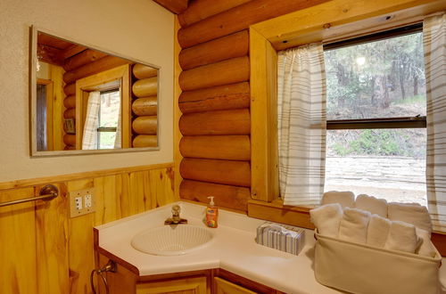 Foto 12 - Pet-friendly Bayfield Cabin Rental With Hot Tub