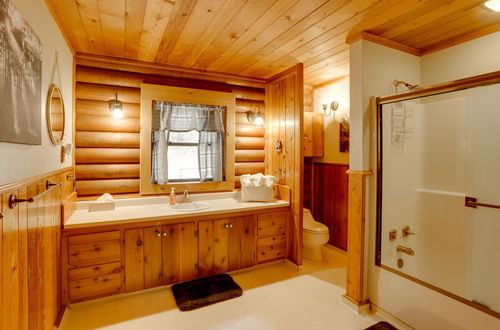 Foto 17 - Pet-friendly Bayfield Cabin Rental With Hot Tub