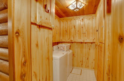 Foto 11 - Pet-friendly Bayfield Cabin Rental With Hot Tub