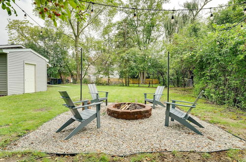 Foto 8 - Cozy Ann Arbor Home w/ Yard & Fire Pit