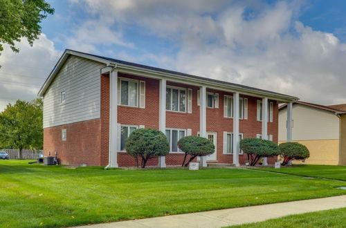 Photo 2 - Renovated Munster Condo - 15 Mi to Lake Michigan