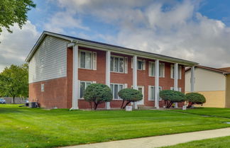 Photo 2 - Renovated Munster Condo - 15 Mi to Lake Michigan