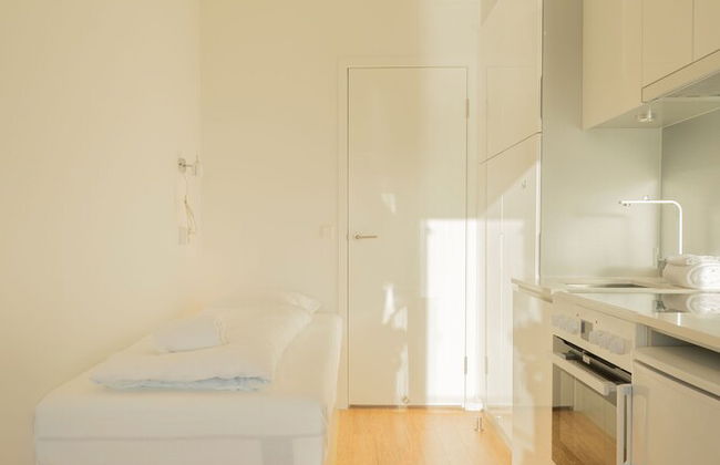 Stylish Studio Apartments - Photo 4