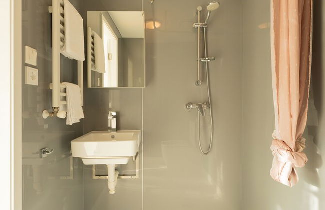 Stylish Studio Apartments - Photo 6