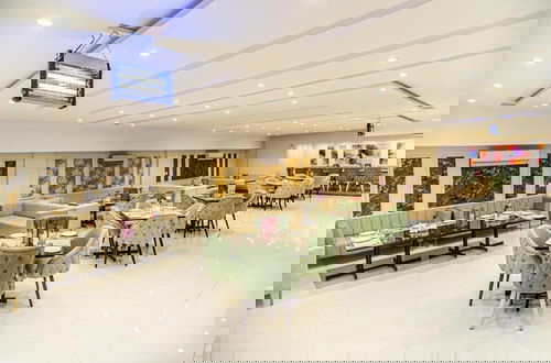 Photo 10 - C Suites
