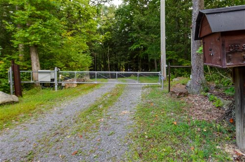 Foto 7 - Secluded Cabin w/ On-site Creek + Trails