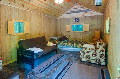 Foto 5 - Secluded Cabin w/ On-site Creek + Trails