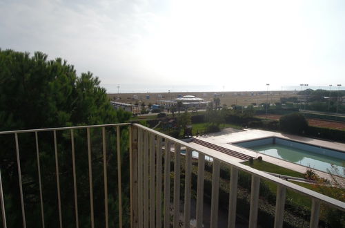 Photo 1 - Homely 1 Bedroom Flat With Side sea View