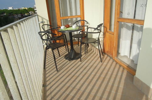 Foto 4 - Homely 1 Bedroom Flat With Side sea View