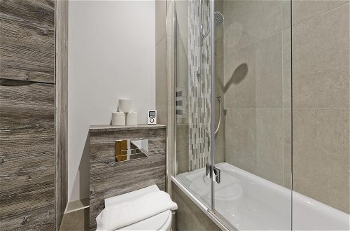 Photo 20 - Stylish two Bedroom Apartment Near Tower Bridge by Underthedoormat