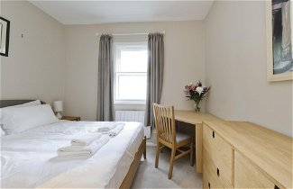 Photo 3 - Stylish two Bedroom Apartment Near Tower Bridge by Underthedoormat