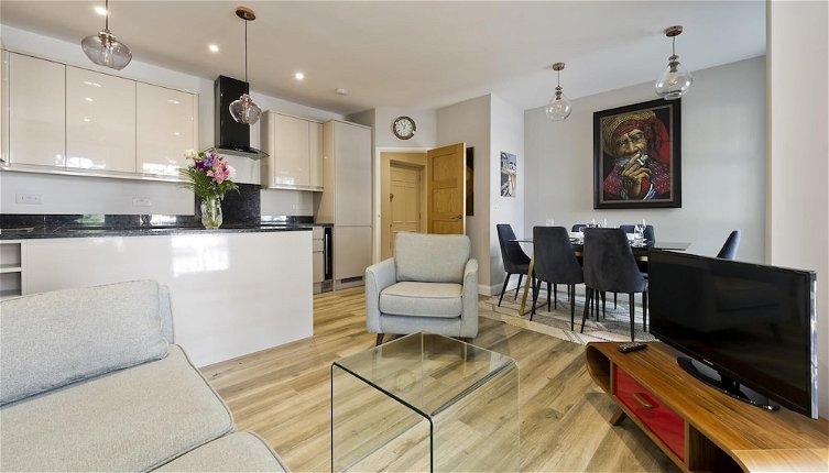 Photo 1 - Stylish two Bedroom Apartment Near Tower Bridge by Underthedoormat