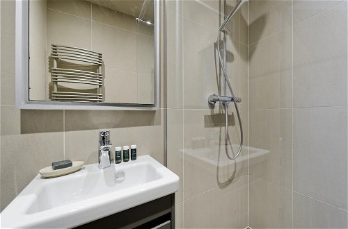 Photo 18 - Stylish two Bedroom Apartment Near Tower Bridge by Underthedoormat