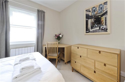 Photo 10 - Stylish two Bedroom Apartment Near Tower Bridge by Underthedoormat