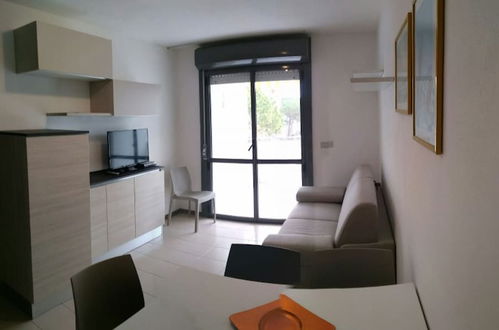 Foto 10 - Beautiful Apartment With Balcony Near the Beach