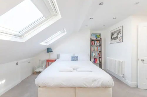 Foto 7 - Charming 4BD House With Private Garden - Tooting