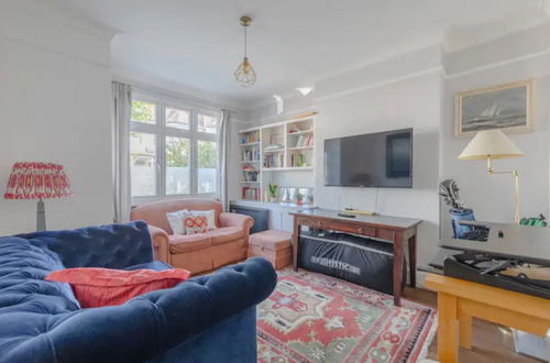 Foto 26 - Charming 4BD House With Private Garden - Tooting