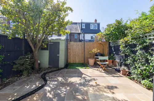 Foto 46 - Charming 4BD House With Private Garden - Tooting