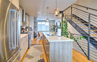 Foto 1 - Upscale Denver Townhome w/ City Skyline Views