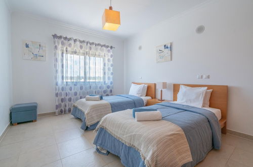 Photo 8 - Bright and Comfortable 2 Bedroom Apartment in Porto de Mos by Ideal Homes