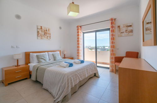 Photo 13 - Bright and Comfortable 2 Bedroom Apartment in Porto de Mos by Ideal Homes