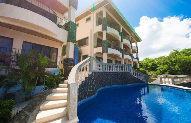 Beautiful Condo in Peaceful Cliffside Location with a Private Balcony & Stunning Ocean and Mountain Views - Foto 23