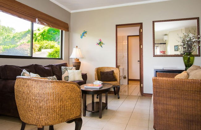 Beautiful Condo in Peaceful Cliffside Location with a Private Balcony & Stunning Ocean and Mountain Views - Foto 11