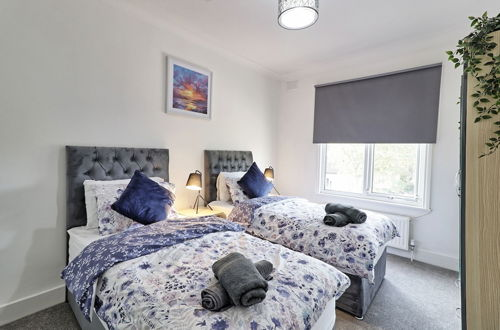Photo 5 - Lovely 2bed Apartment in Westcliff-on-sea