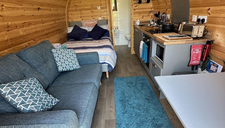 Photo 1 - Luxury Glamping Pod With Hot Tub, fee Applies