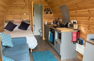 Foto 2 - Luxury Glamping Pod With Hot Tub, fee Applies