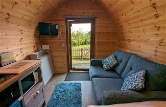 Foto 3 - Luxury Glamping Pod With Hot Tub, fee Applies