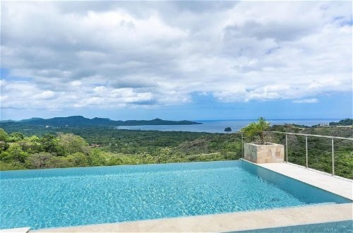 Photo 2 - Playa Flamingo Designer Home With Spectacular 180 Ocean Views - Casa DEL MAR