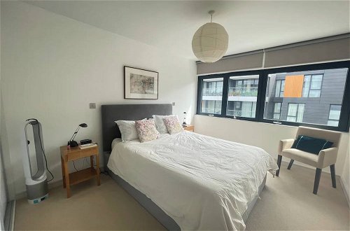 Foto 4 - Chic 2BD Flat With Private Balcony - Greenwich