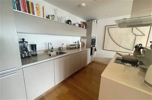Foto 6 - Chic 2BD Flat With Private Balcony - Greenwich