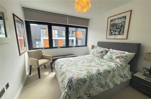 Photo 3 - Chic 2BD Flat With Private Balcony - Greenwich
