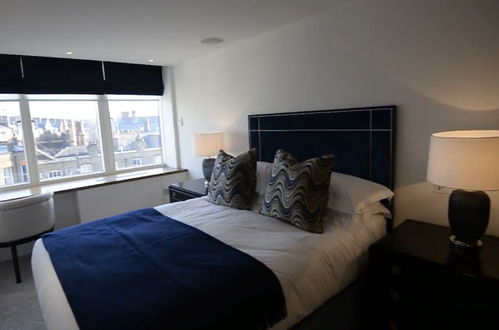 Foto 4 - Spacius 3-bed Apartment in Kensington, London