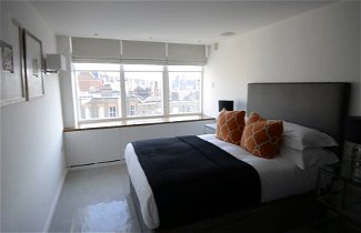 Photo 2 - Spacius 3-bed Apartment in Kensington, London