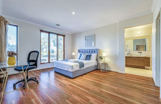 Stylish Luxe House at Point Cook - Photo 34