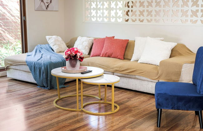 Stylish Luxe House at Point Cook - Photo 14